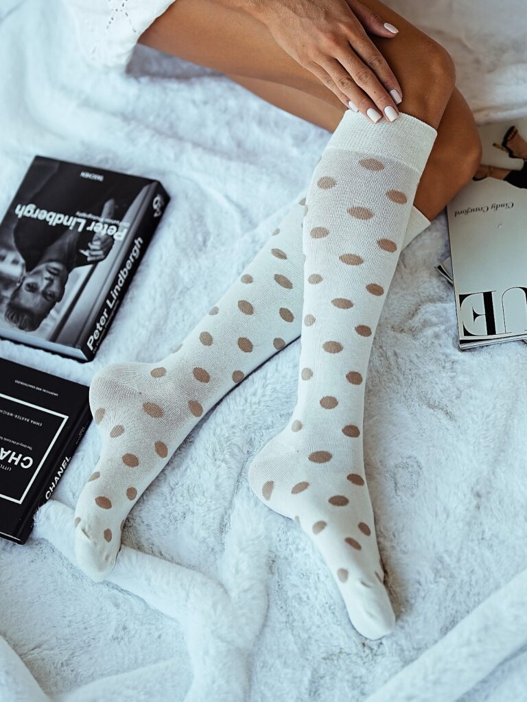 Podkolanówki Milena 0248-010 w Kropki 37-41-4